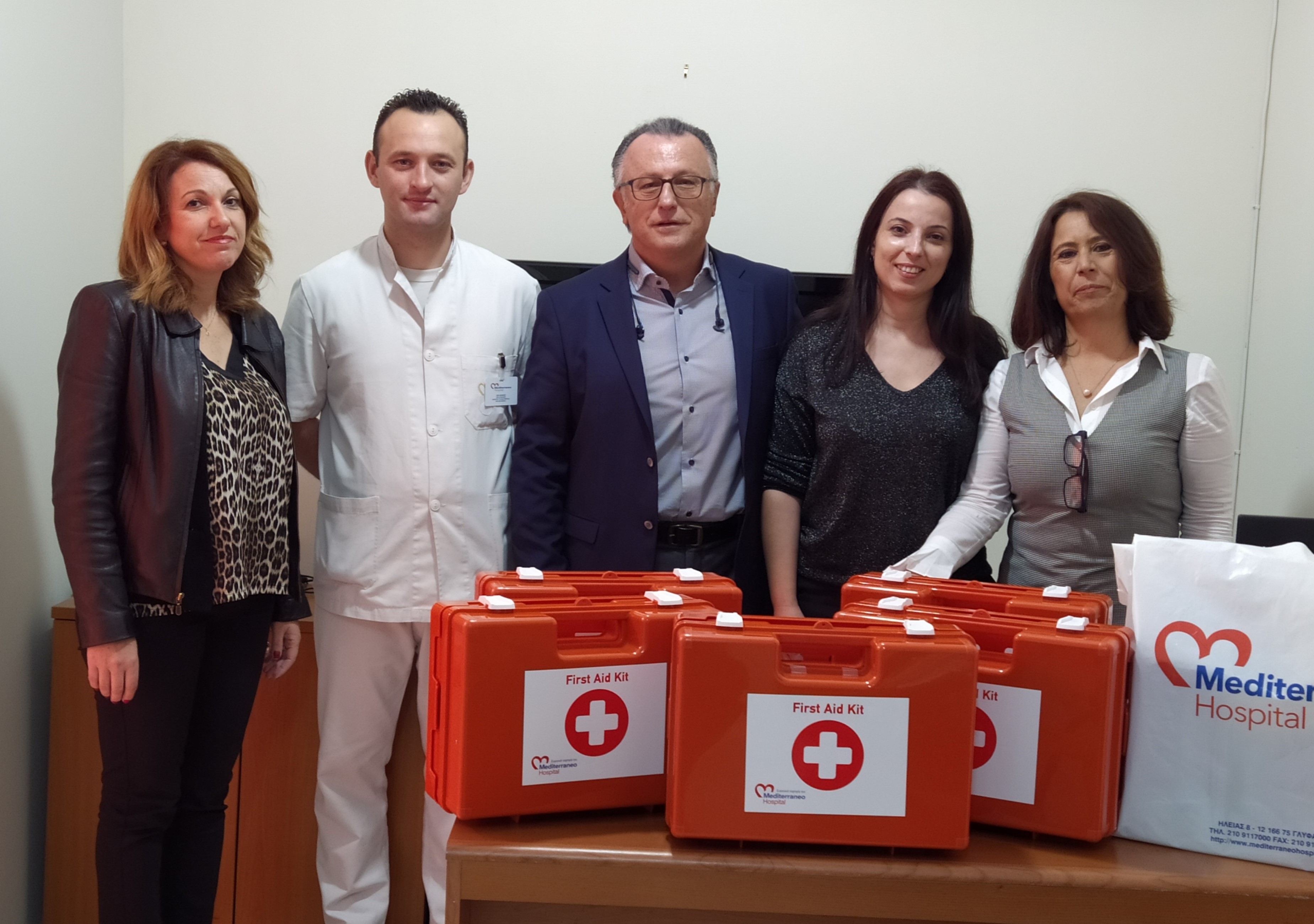 φωτο 1 - Δωρέα κυτίων πρώτων βοηθειών στο Δήμο Ελληνικού - Αργυρούπολης