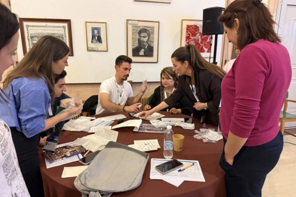 IMG 0435 600x400 - &Delta;&upsilon;&nu;&alpha;&mu;&iota;&kappa;ή &Pi;&alpha;&rho;&omicron;&upsilon;&sigma;ί&alpha; &tau;&omicron;&upsilon; Mediterraneo Hospital &sigma;&tau;&omicron; 53&omicron; &Pi;&alpha;&nu;&epsilon;&lambda;&lambda;ή&nu;&iota;&omicron; &Nu;&omicron;&sigma;&eta;&lambda;&epsilon;&upsilon;&tau;&iota;&kappa;ό &Sigma;&upsilon;&nu;έ&delta;&rho;&iota;&omicron; &tau;&omicron;&upsilon; &Epsilon;&Sigma;&Nu;&Epsilon;